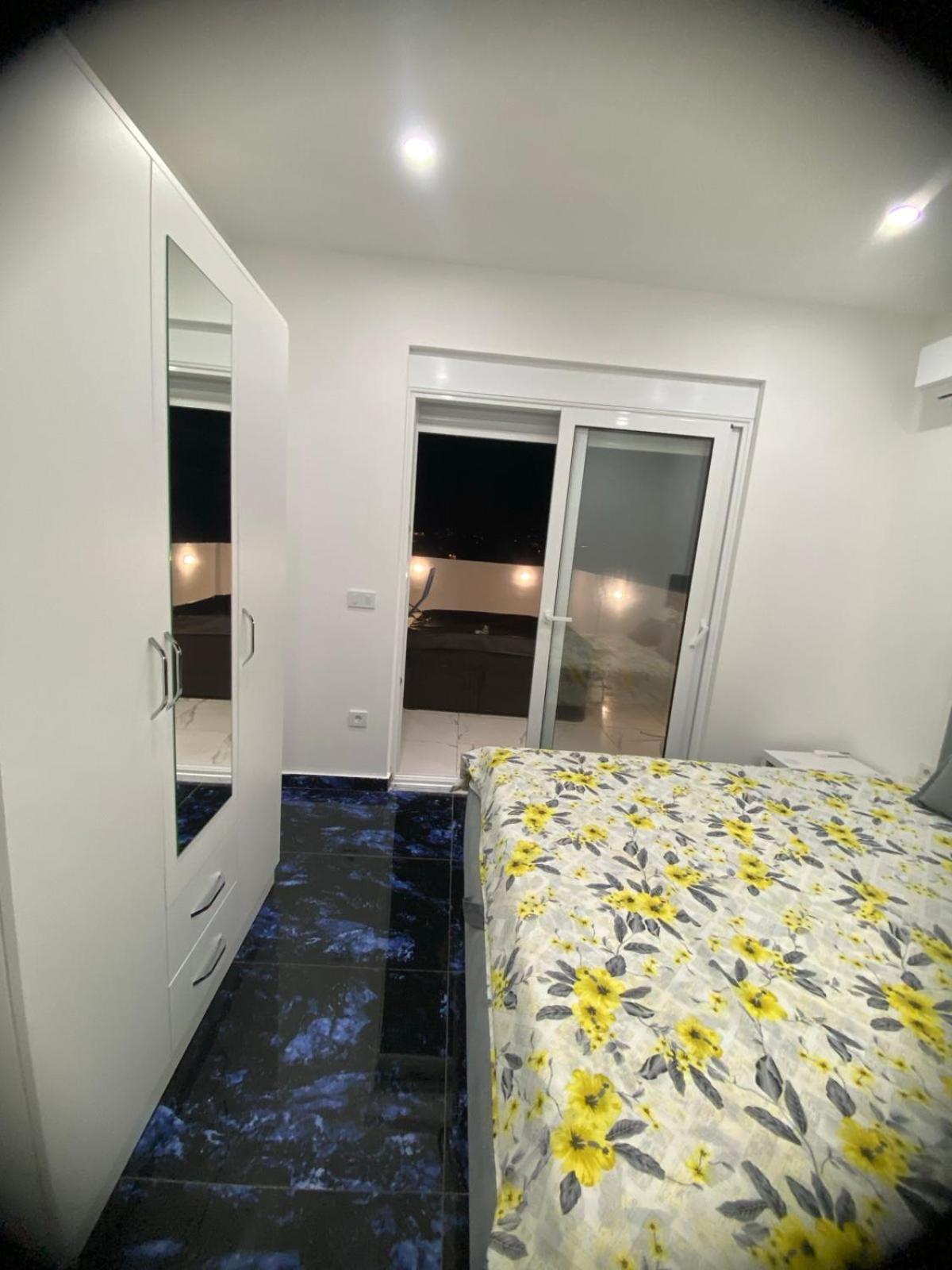 Montebello Inn Apartments Улцин Екстериор снимка