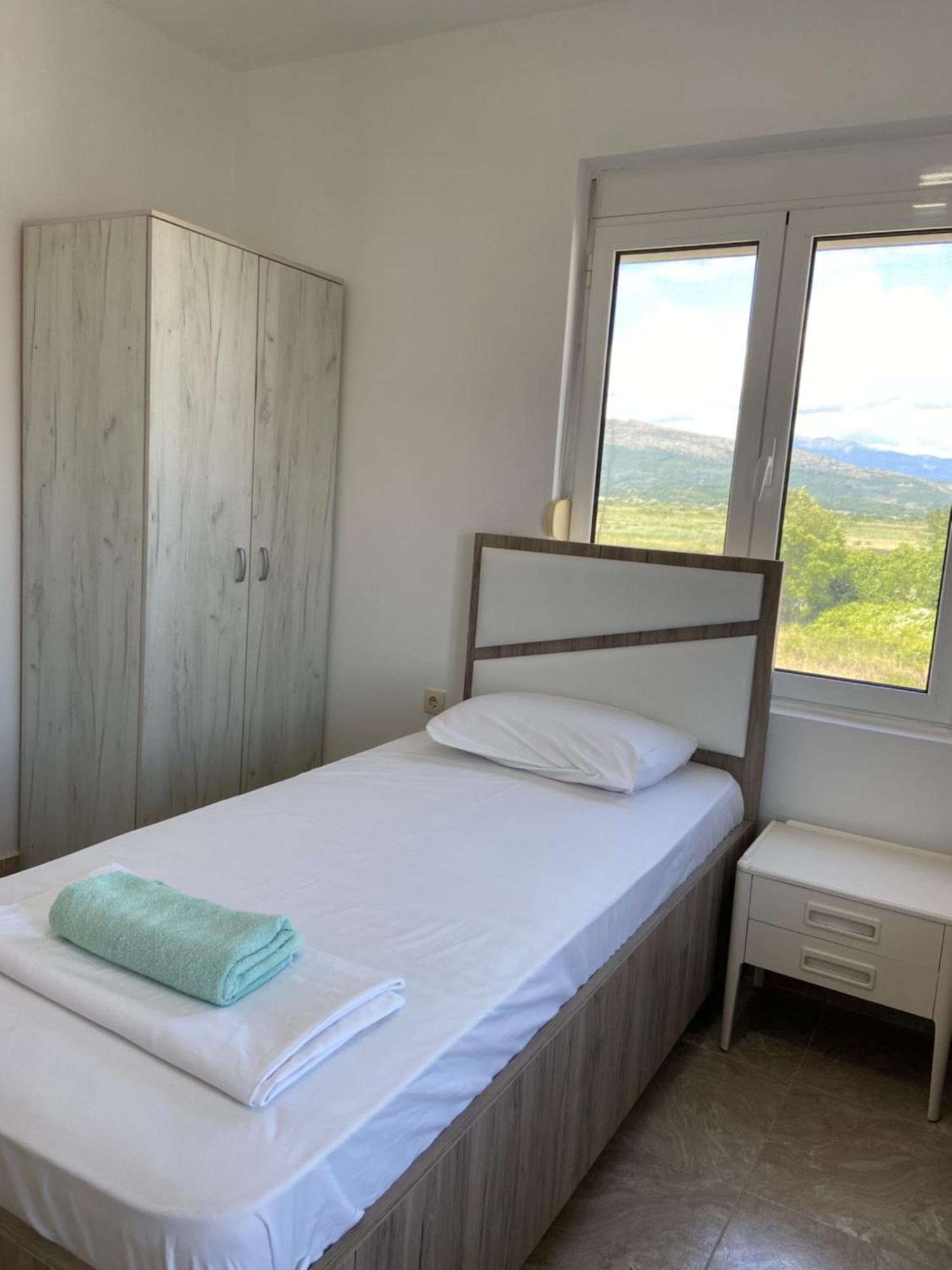 Montebello Inn Apartments Улцин Екстериор снимка