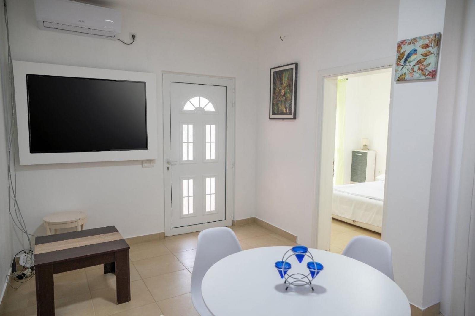 Montebello Inn Apartments Улцин Екстериор снимка