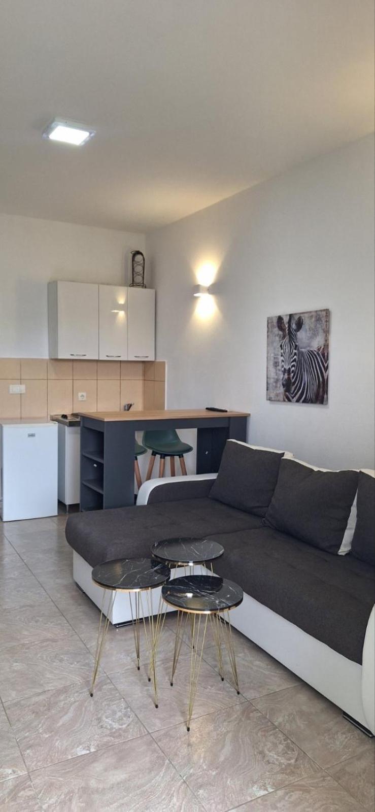 Montebello Inn Apartments Улцин Екстериор снимка